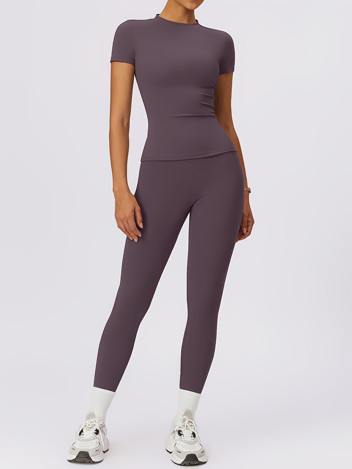 Natalia; Szybkoschnący komplet sportowy – wygodny, elastyczny i uniwersalny.