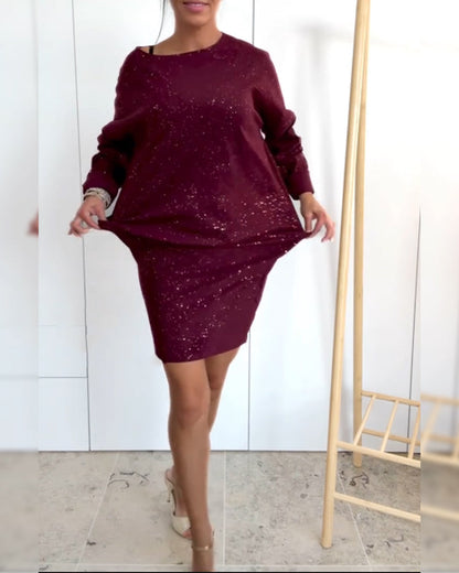 Sukienka z okrągłym dekoltem i delikatnym brokatem