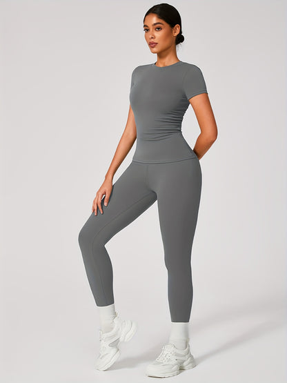 Natalia; Szybkoschnący komplet sportowy – wygodny, elastyczny i uniwersalny.