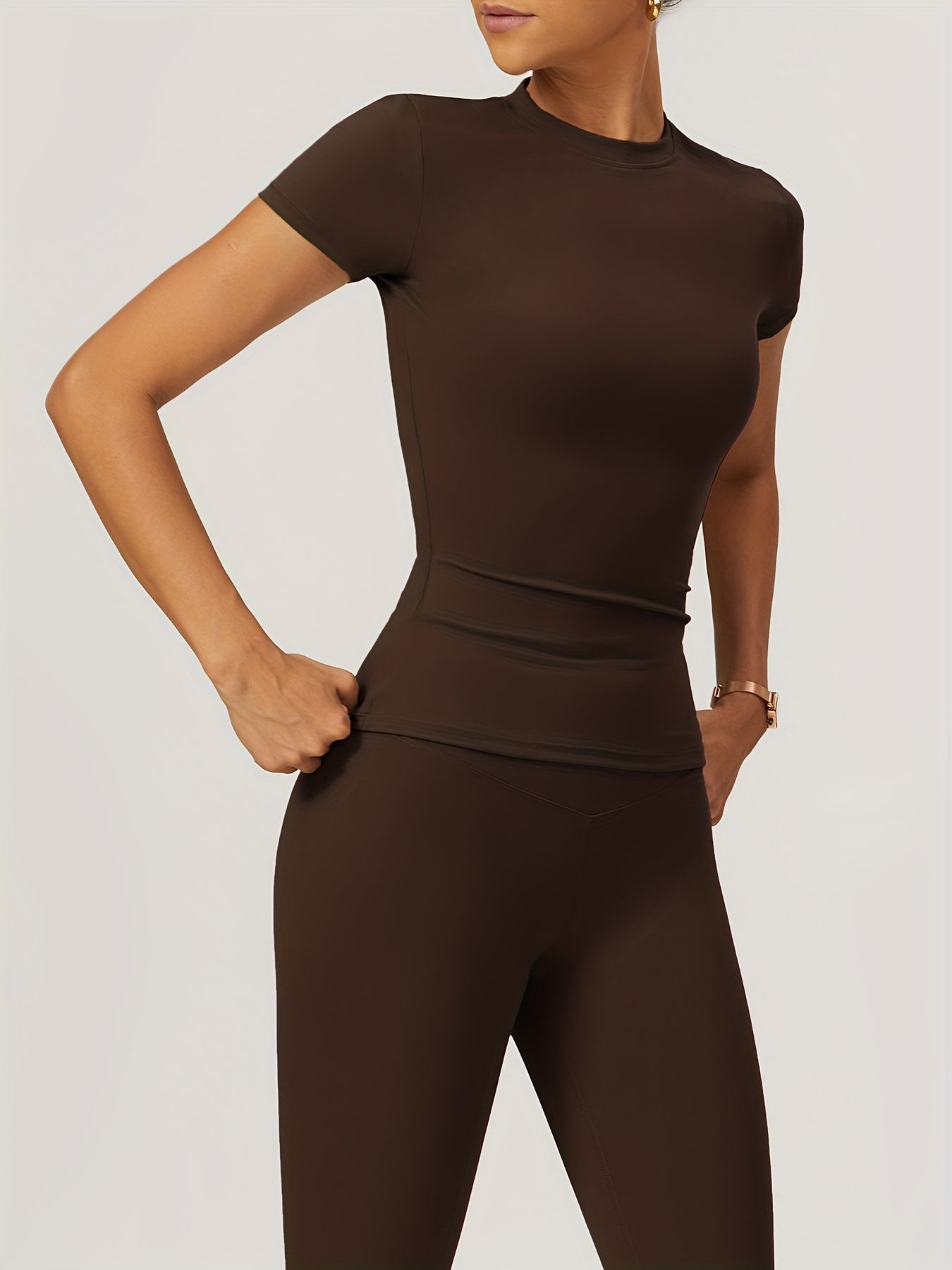 Natalia; Szybkoschnący komplet sportowy – wygodny, elastyczny i uniwersalny.