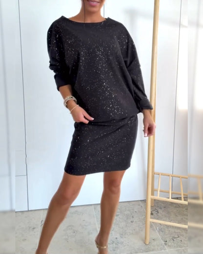 Sukienka z okrągłym dekoltem i delikatnym brokatem