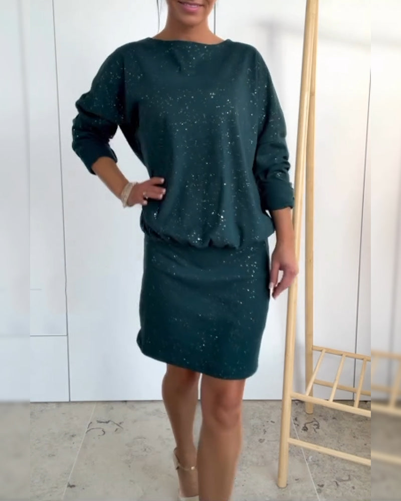 Sukienka z okrągłym dekoltem i delikatnym brokatem