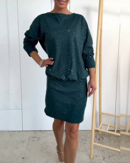 Sukienka z okrągłym dekoltem i delikatnym brokatem